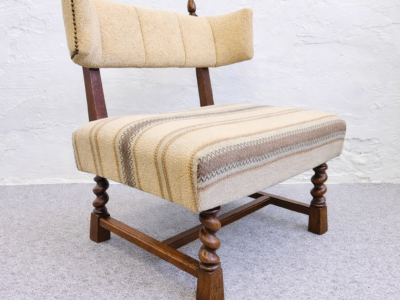 Hungarian (Art Deco period) Transitional Lounge Chair in Solid Oak, Minotti Tapestry & Belgian Bouclé Upholstery, Late 1930s